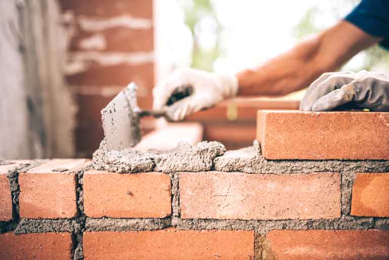 laying-bricks-with-lime-mortar